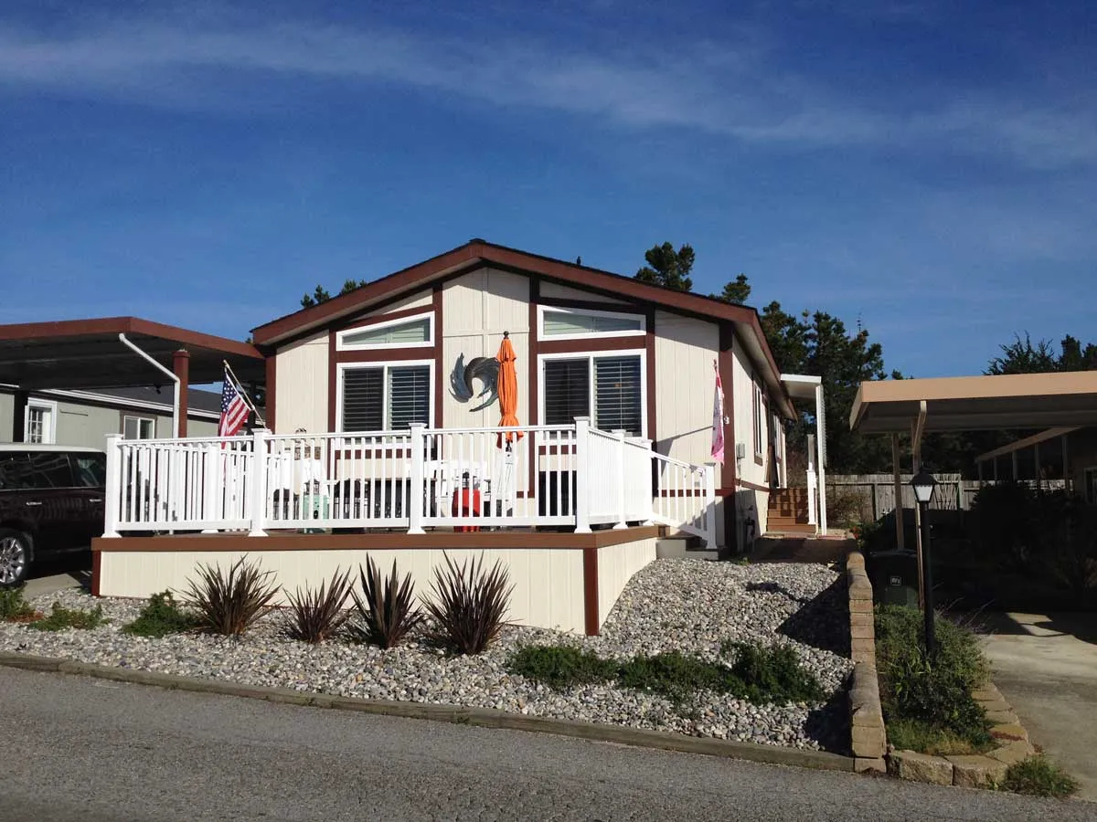 Mobile home with a new front deck and railings